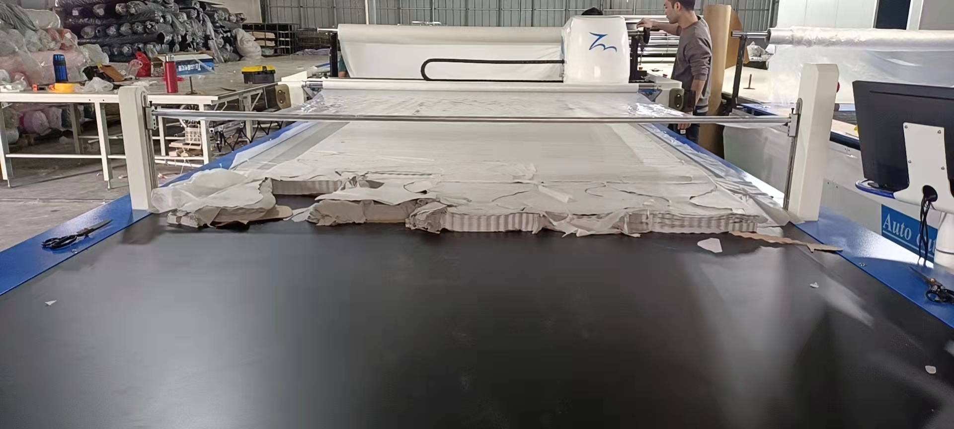 The best quality cloth cutting machine