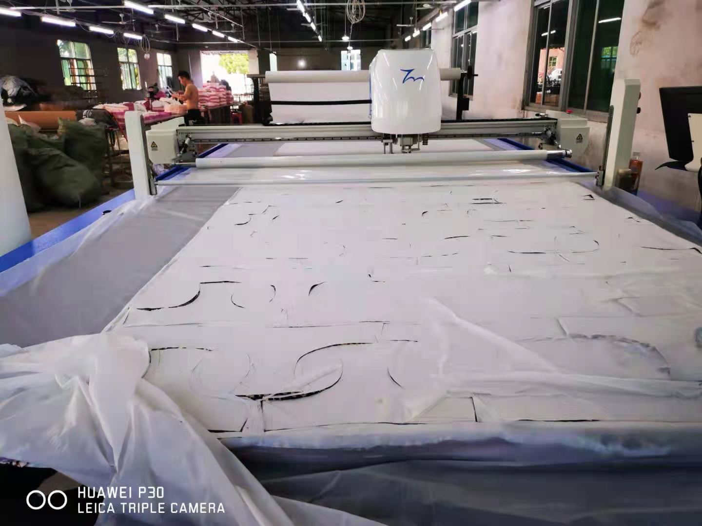 Swimming fabric digitai cutter computerized fabric cutting machine